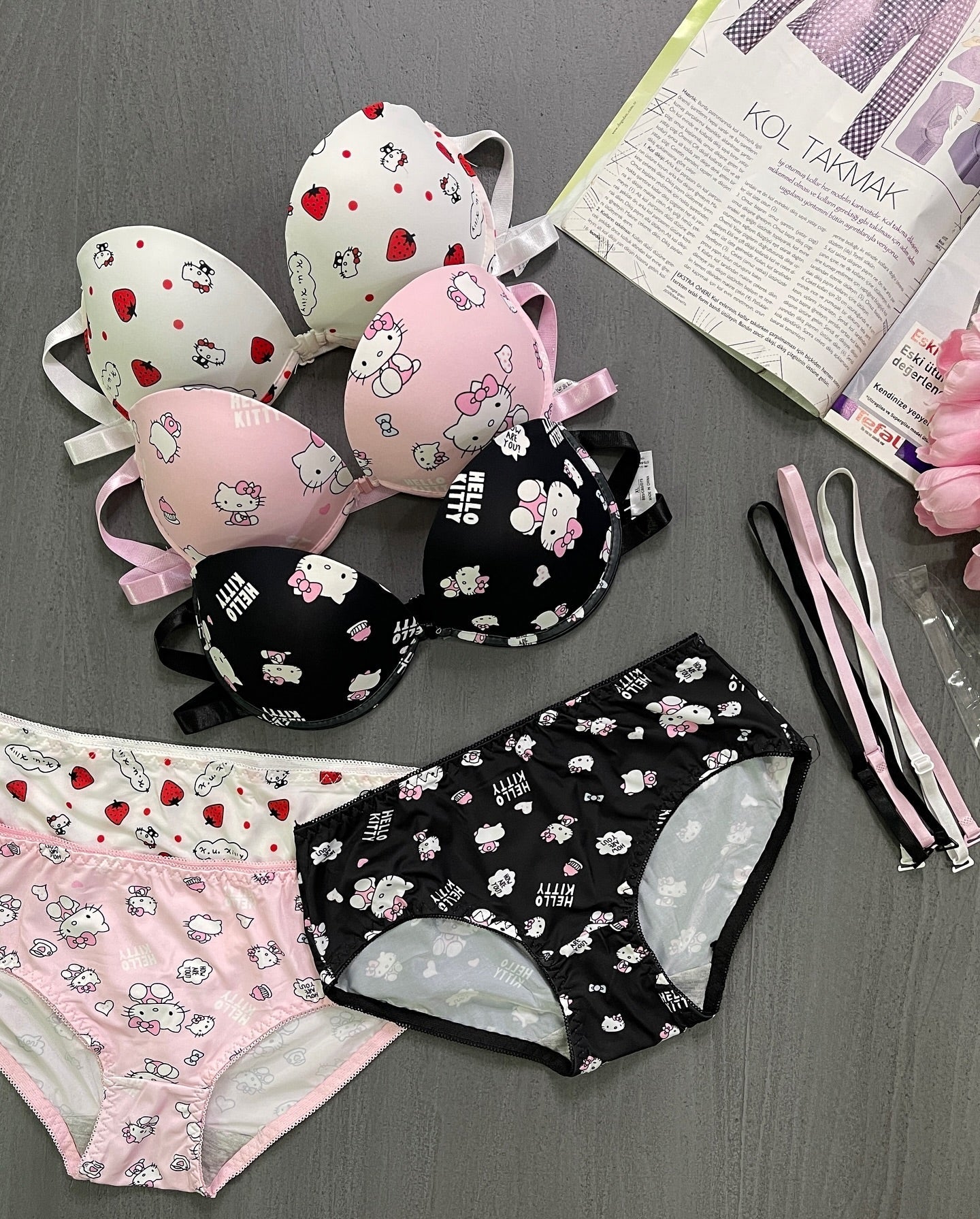 Flourish High Quality Front Open 4 In 1  Push-up Hello Kitty Print Adjustable Straps Bra Panty Set