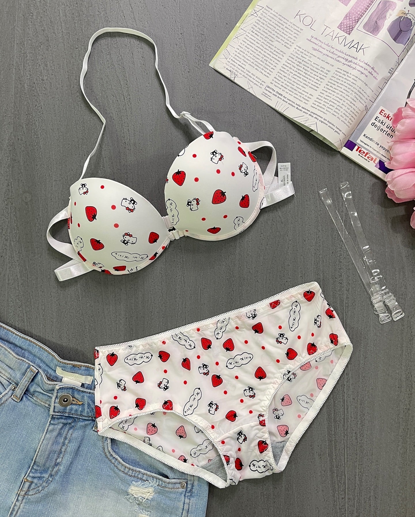 Flourish High Quality Front Open 4 In 1  Push-up Hello Kitty Print Adjustable Straps Bra Panty Set