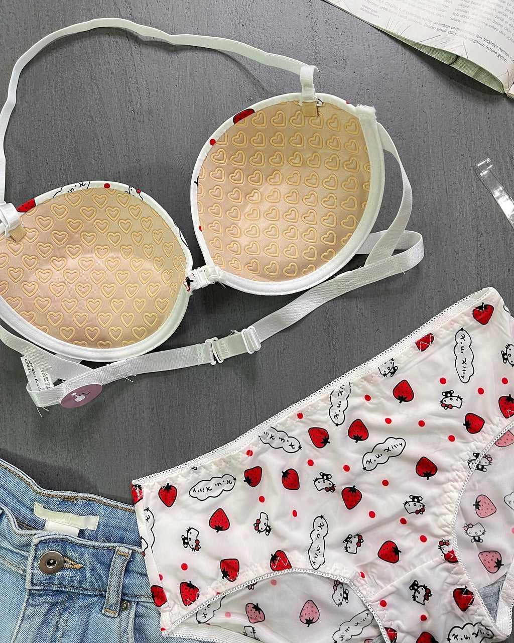 Flourish High Quality Front Open 4 In 1  Push-up Hello Kitty Print Adjustable Straps Bra Panty Set